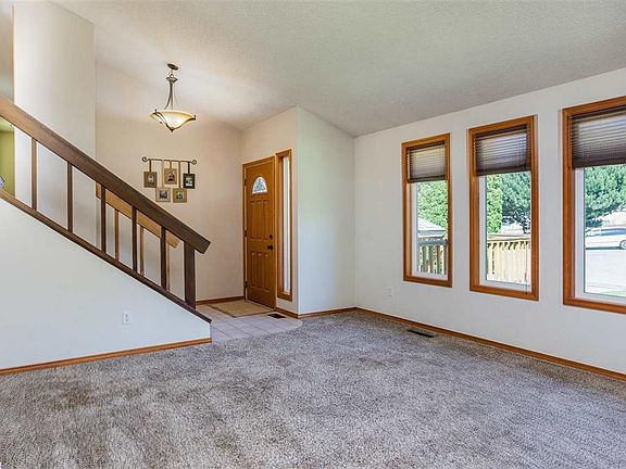 2nd image of 3904 S Underwood Pl