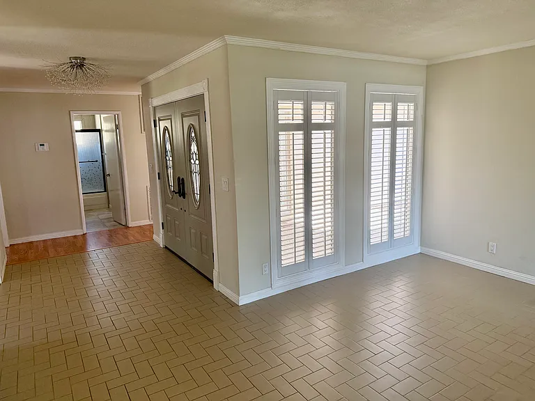 9015 Phoenix Ave — Photo 3