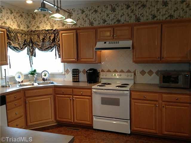 Huge Open Kitchen!