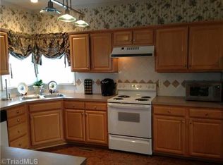 1043 Lisa Run Dr, Kernersville, NC 27284