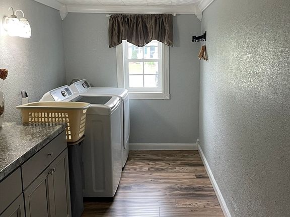 5th image of 190 Turners Falls Rd