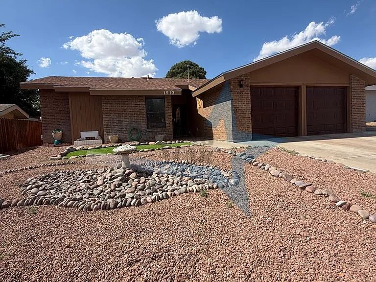 1913 Bridger Ave — Photo 1