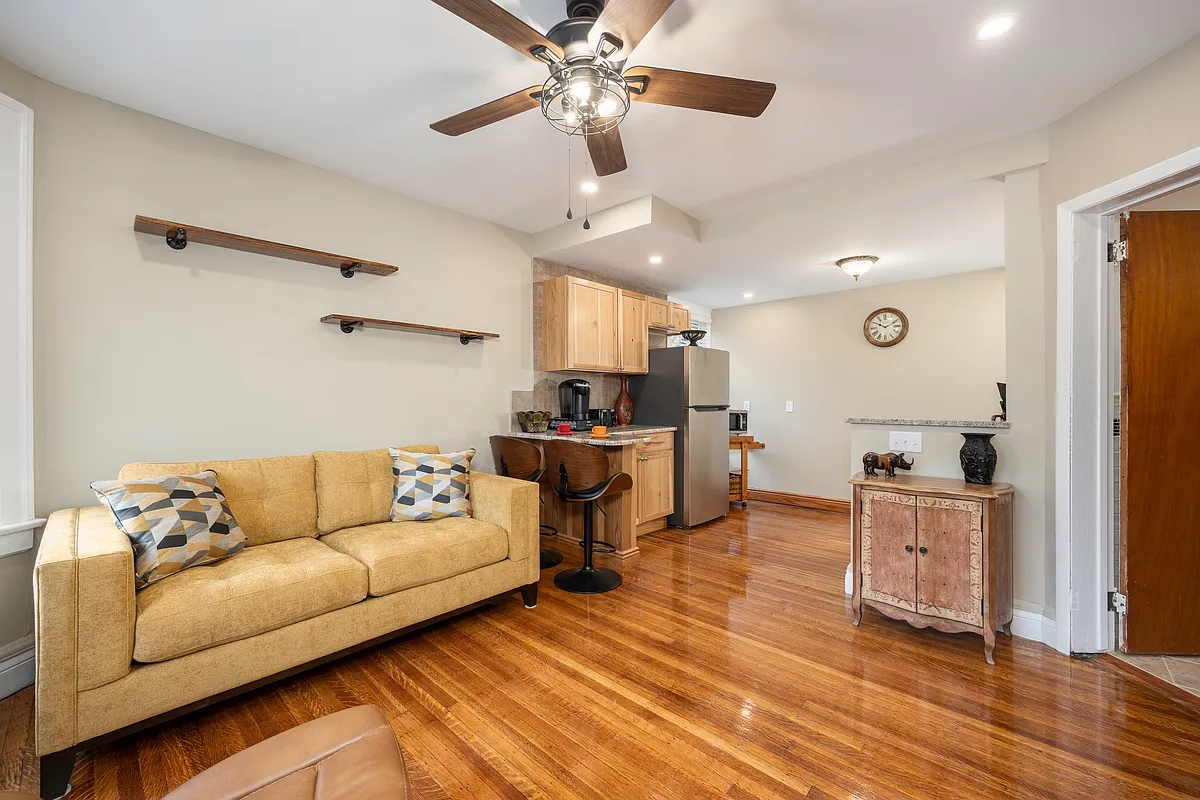Building Photo - 523 Richmond Ave #1