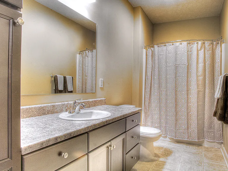Summit Falls Apartments & Townhomes — Photo 21