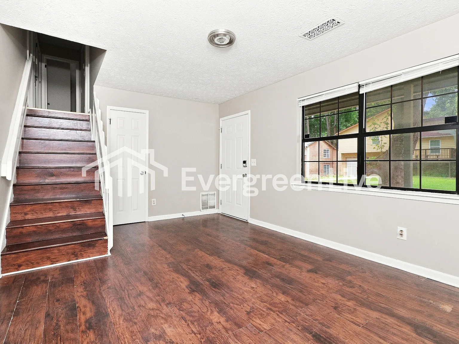 3 bed, 2.5 bath, 1400 sqft, $2,095 — Photo 2