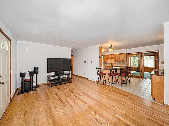 3rd image of 12163 Grandview Dr