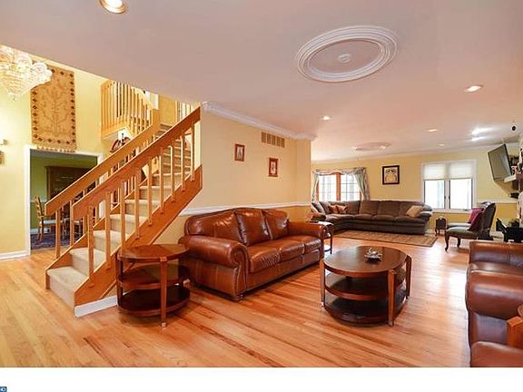 4th image of 2 Schuyler Dr