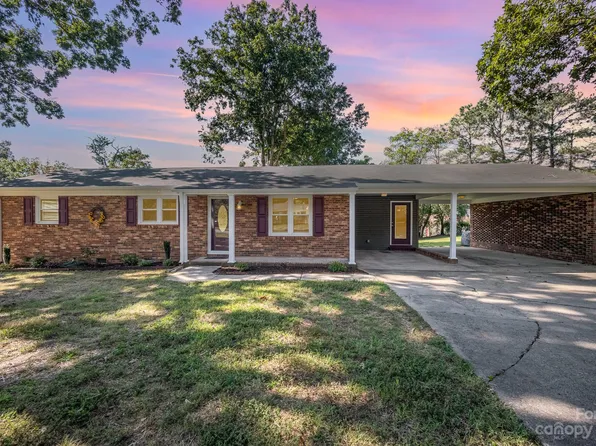 1346 Pressley Dr, Lincolnton, NC 28092