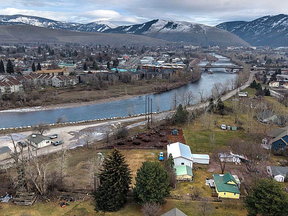 3rd image of 1810 1/2 River Rd