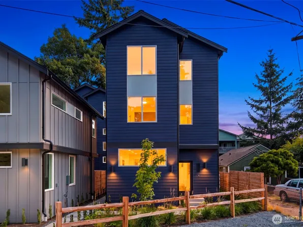 12032 Hiram Place NE, Seattle, WA 98125