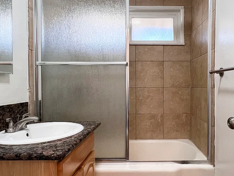 3365 1/2 Mentone Ave #3365-1/2 — Photo 14
