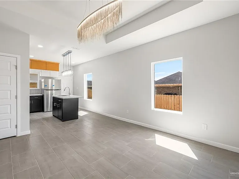 1003 Sugar Garden Ave — Photo 3