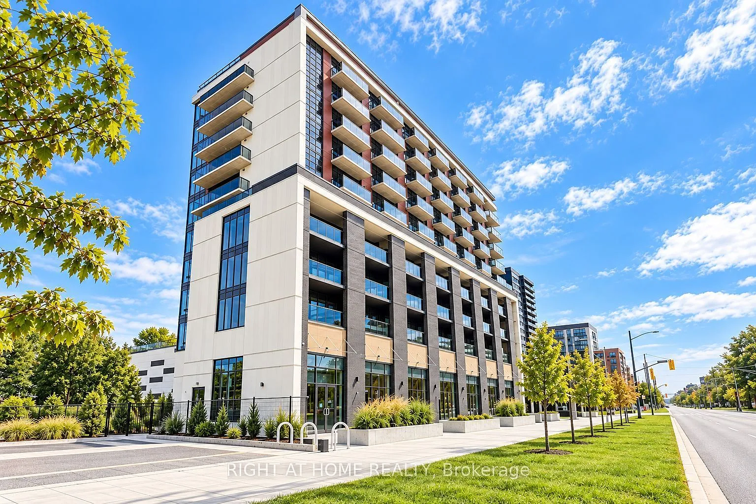 Yorkwoods Condo — Photo 3