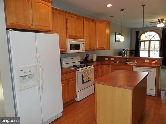 4th image of 22525 Chickadee Cir