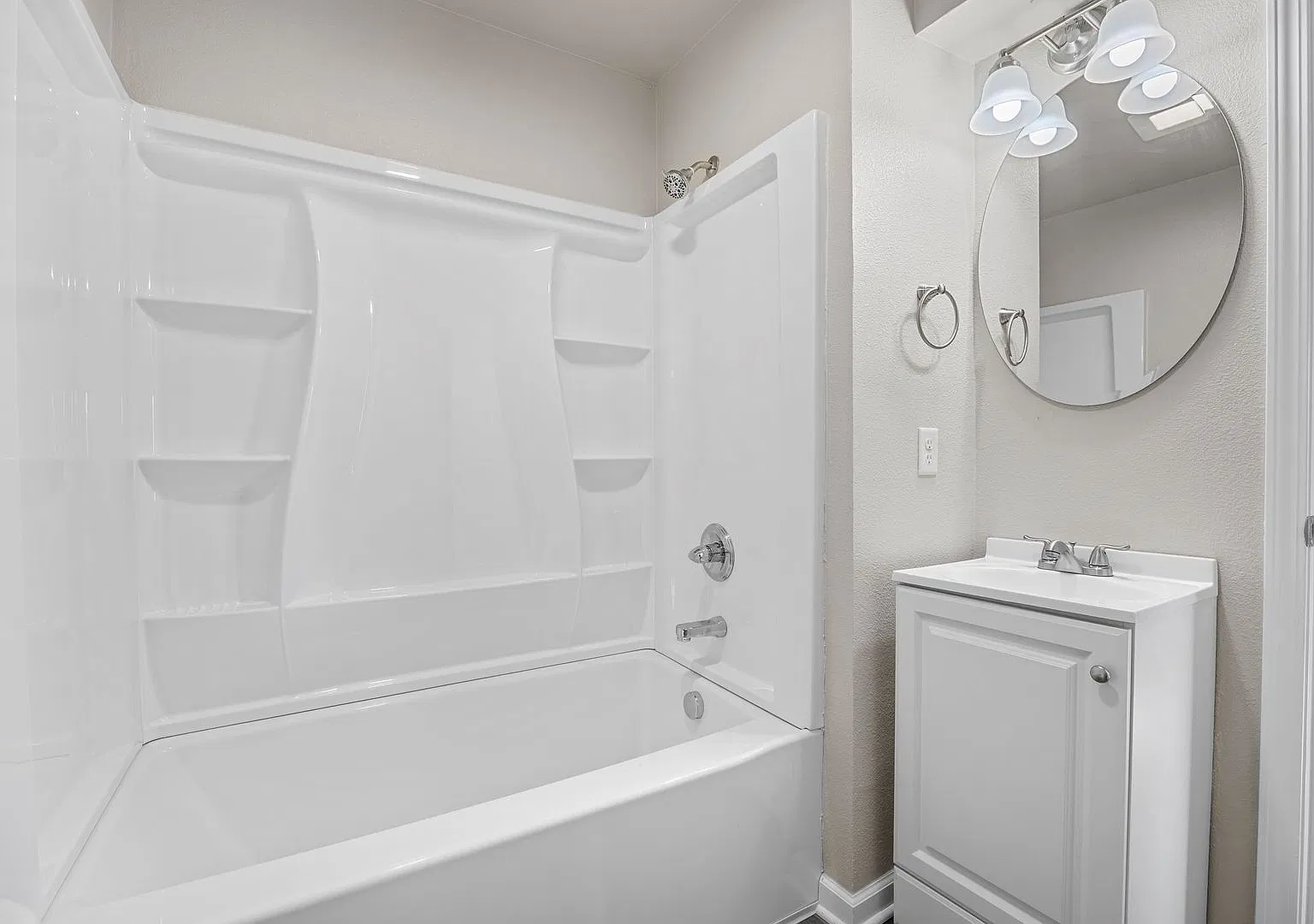 3 Bed-2 Fullroom for Rent - Indianola — Photo 3