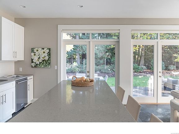 3rd image of 300 Sunningdale Rd E