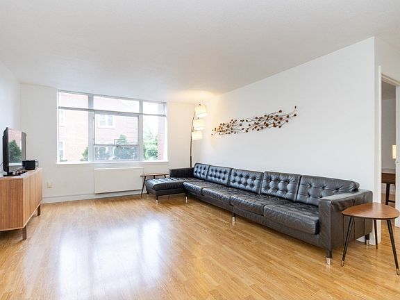 2nd image of 20 Hammond Pond Pkwy APT 107