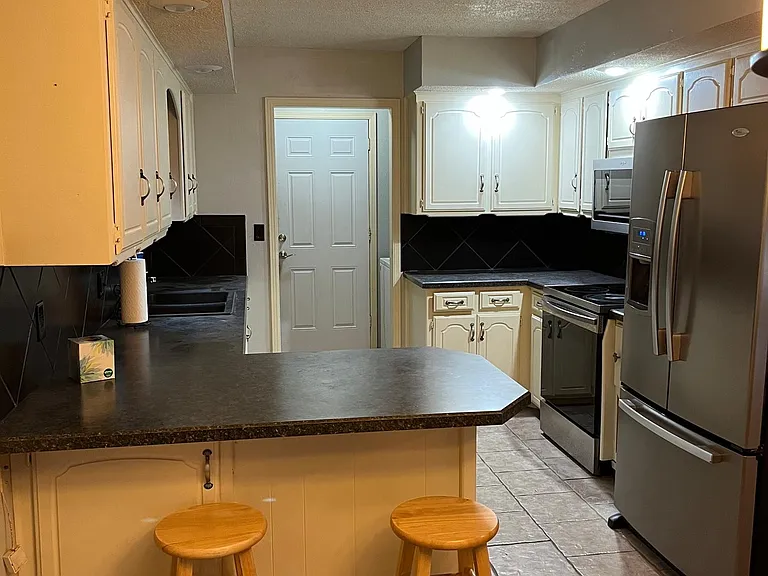 610 Rosanne St — Photo 2