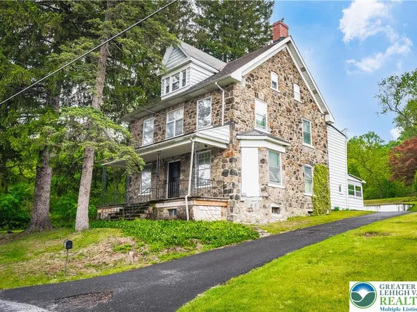 1050 Moravia St, Fountain Hill, PA 18015