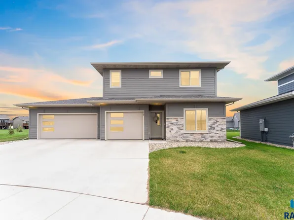 220 Lydia Ct, Harrisburg, SD 57032