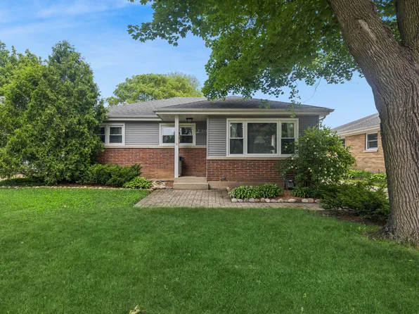 239 Brice Ave, Mundelein, IL 60060