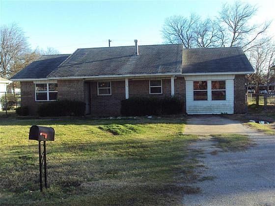 1st image of 106 E Pine St