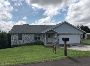 1526 Summit View Dr, Holts Summit, MO 65043
