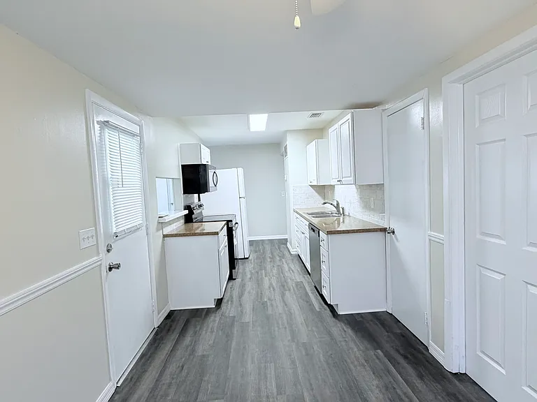 7912 W Paris St — Photo 12