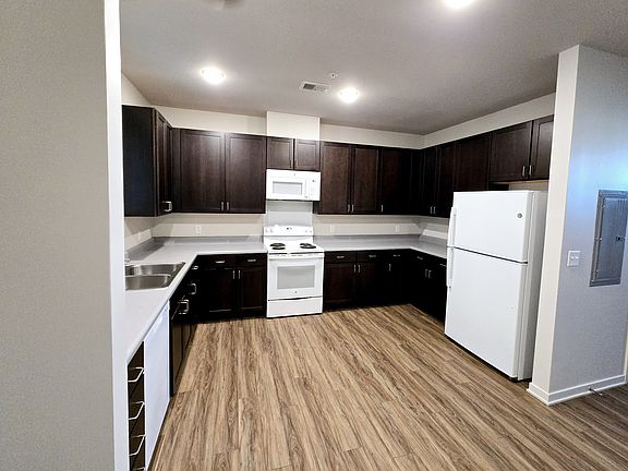5th image of 2620 NE 43rd St #1B-1Ba