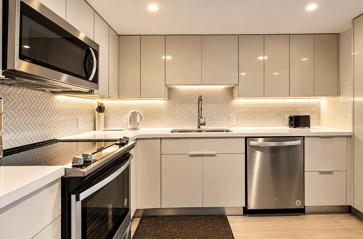 100 Bayview Dr — Photo 4