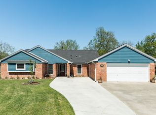 65 Oleander Ct, Lake Jackson, TX 77566