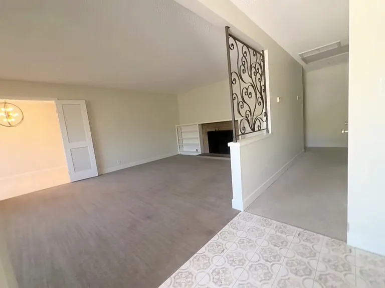 1270-1272 Meredith Way — Photo 4
