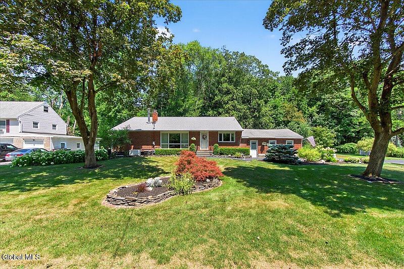 5th image of 18 Oak Hill Drive