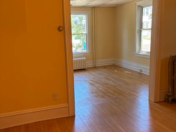 411 Spruce St APT 3, Marquette, MI 49855