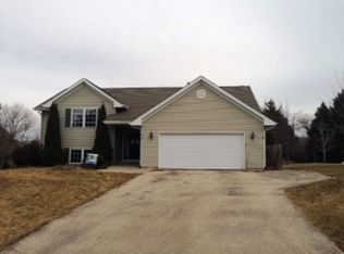 210 Marquette Dr SW, Poplar Grove, IL 61065