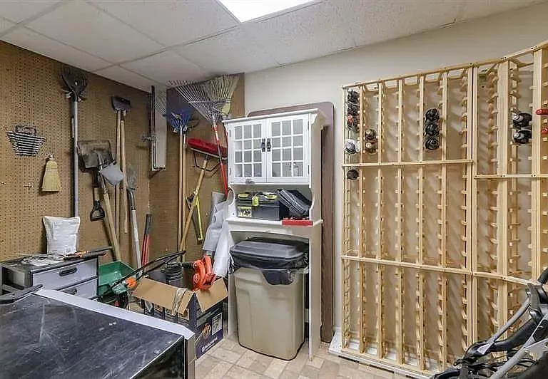 555 Greenland Rd — Photo 35