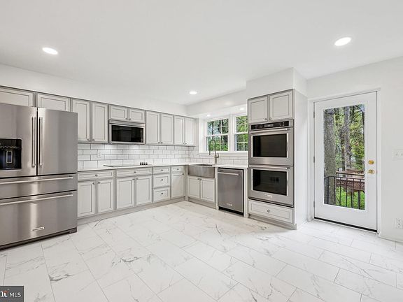 2nd image of 2827 Ellicott St NW