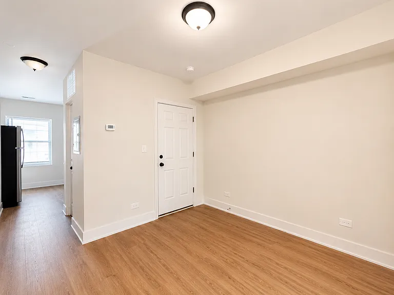 7418 N Ashland Blvd #3 — Photo 5