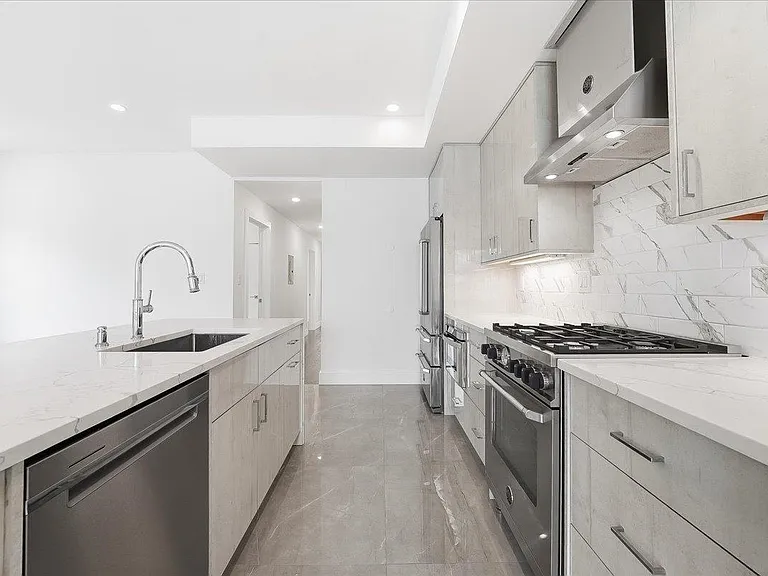 290 Griffith St #2 — Photo 12