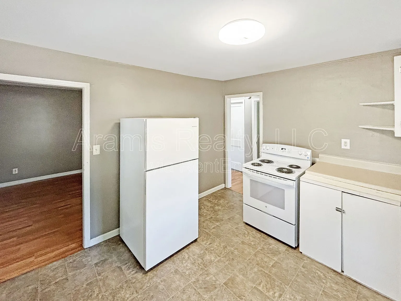 2 bed, 1.0 bath, 794 sqft, $1,195 — Photo 2