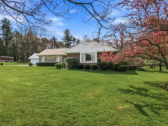 3rd image of 123 Hadley Rd