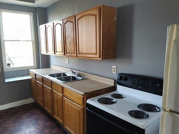 2nd image of 846 Lexington Ave