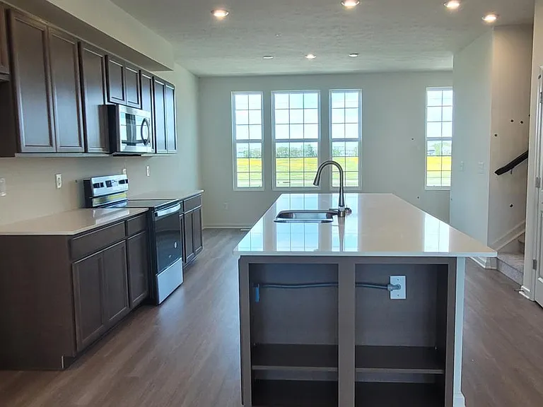 1806 Blenker Dr — Photo 9