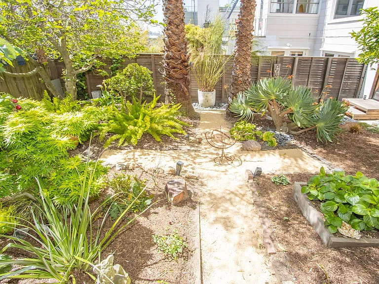 1145 Green St #1 — Photo 11