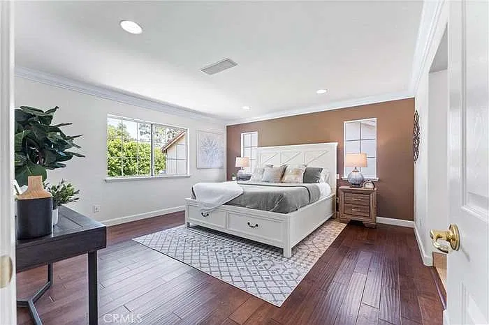 4 bed, 2235 sqft, $5,750 — Photo 4