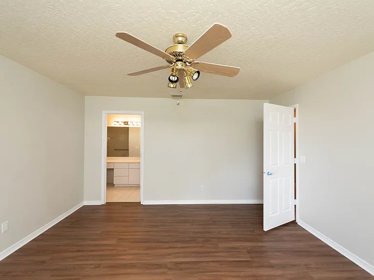 1236 Buffing Cir SE — Photo 31