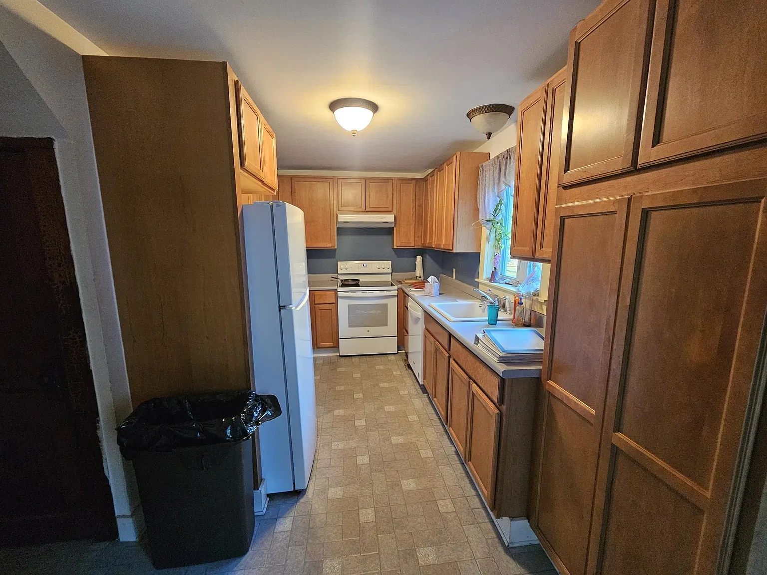 3 bed, 1.0 bath, 1152 sqft, $2,750 — Photo 3