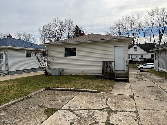 2nd image of 1857 Shaw Ave