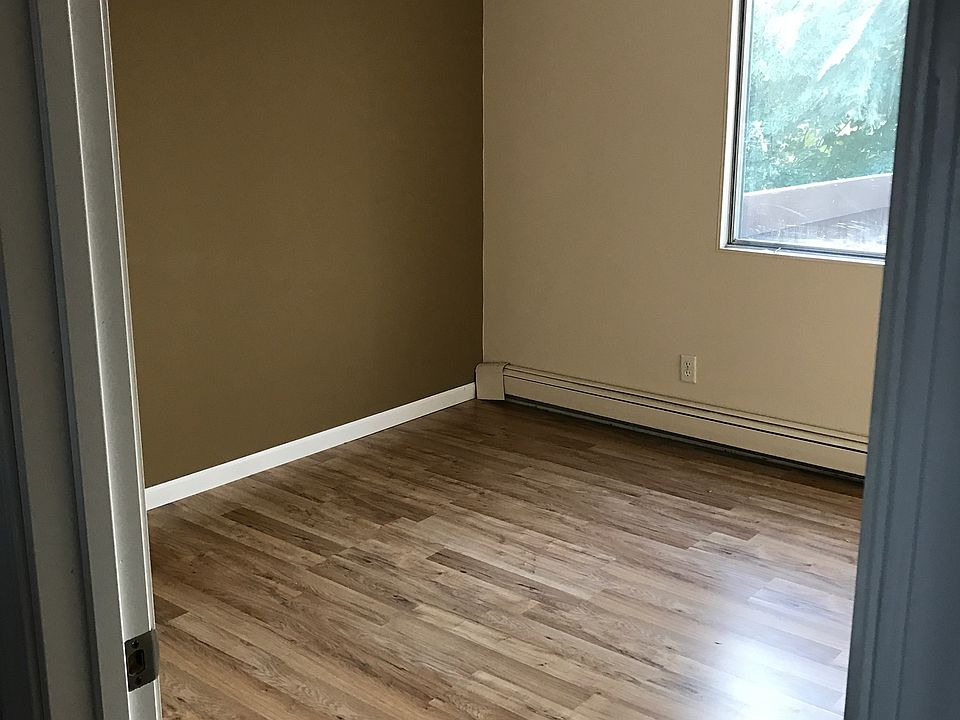 Laminate wood bedroom2
