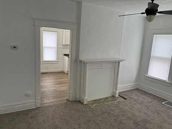 5th image of 805 E Behrends Ave